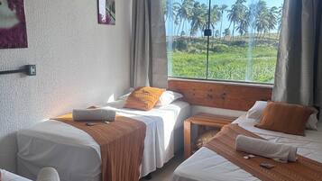 Neljän hengen comfort-huone | Pimennysverhot, ilmainen Wi-Fi, vuodevaatteet