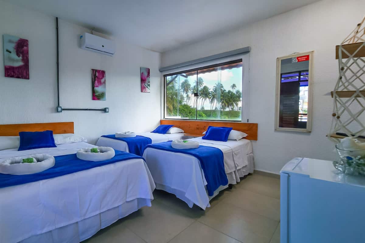Comfort Quadruple Room | Blackout drapes, free WiFi, bed sheets