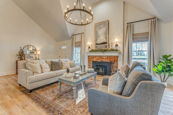 Smart TV, fireplace, books