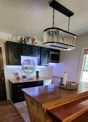 Fridge, microwave, oven, stovetop - Clemson Memorabilia House Frank Howard III’s Home (Clemson)