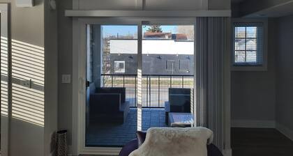 Spacious 3 Room Condo Near Michigan's Piers and Waterways