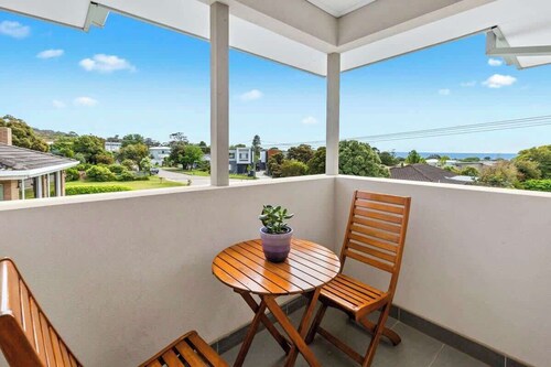 Beach House Retreat - Sea and Mountain Views