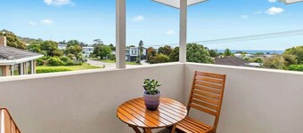 Beach House Retreat - Sea and Mountain Views