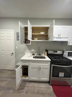 Private kitchen - 7 Mins from Downtown | Cute 1 BDRM Apartment (Philadelphia)