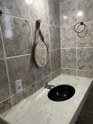 Suite Casal | Bathroom | Hair dryer, toilet paper - Salve Maloca Hostel (Fortaleza)