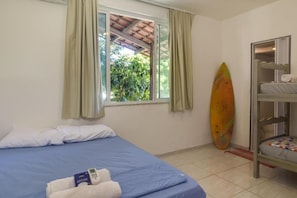 Blackout curtains, free WiFi, bed sheets - Salve Maloca Hostel (Fortaleza)