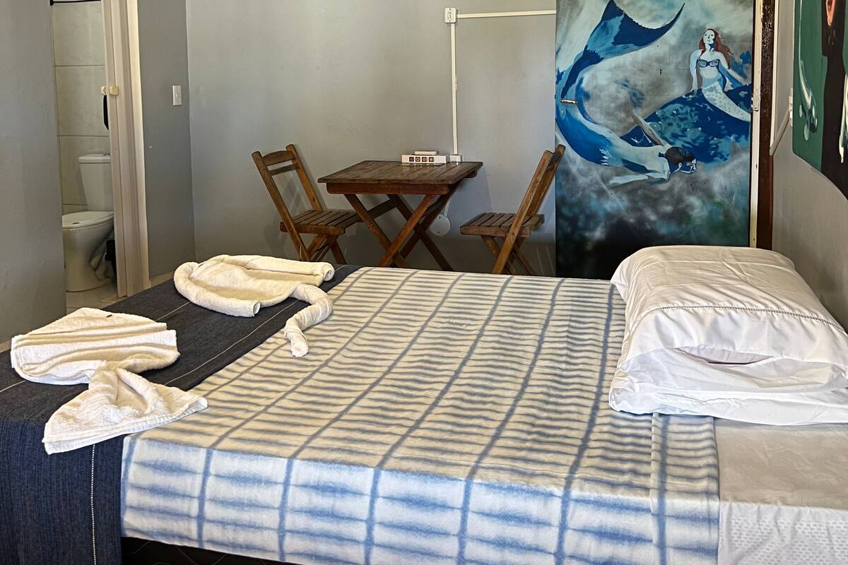 Suite Casal | Blackout drapes, WiFi (free), bed sheets