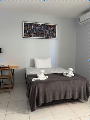 Blackout curtains, free WiFi, bed sheets - Salve Maloca Hostel (Fortaleza)
