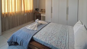 Suite Casal | Blackout drapes, WiFi (free), bed sheets - Salve Maloca Hostel (Fortaleza)