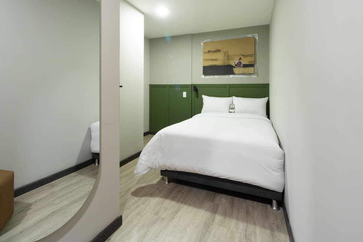 Standard Double Room | Free WiFi, bed sheets