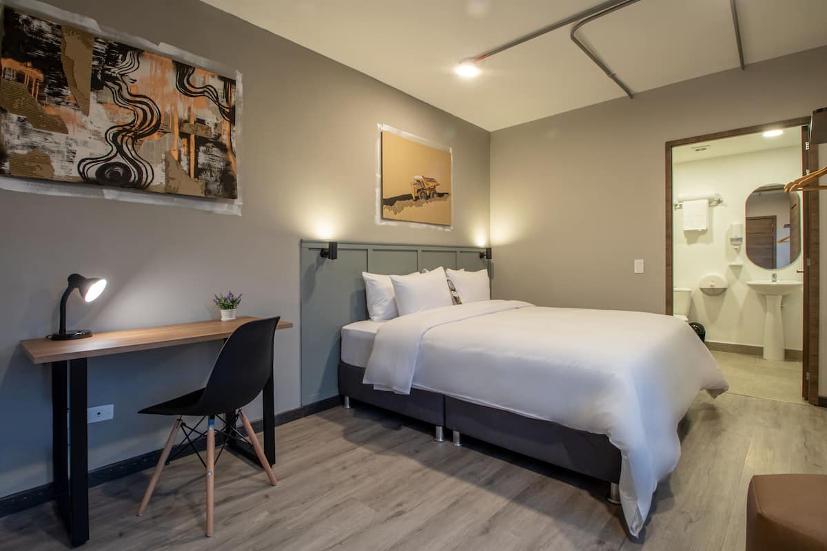 Kamar Superior | Kamar mandi | Shower dan handuk