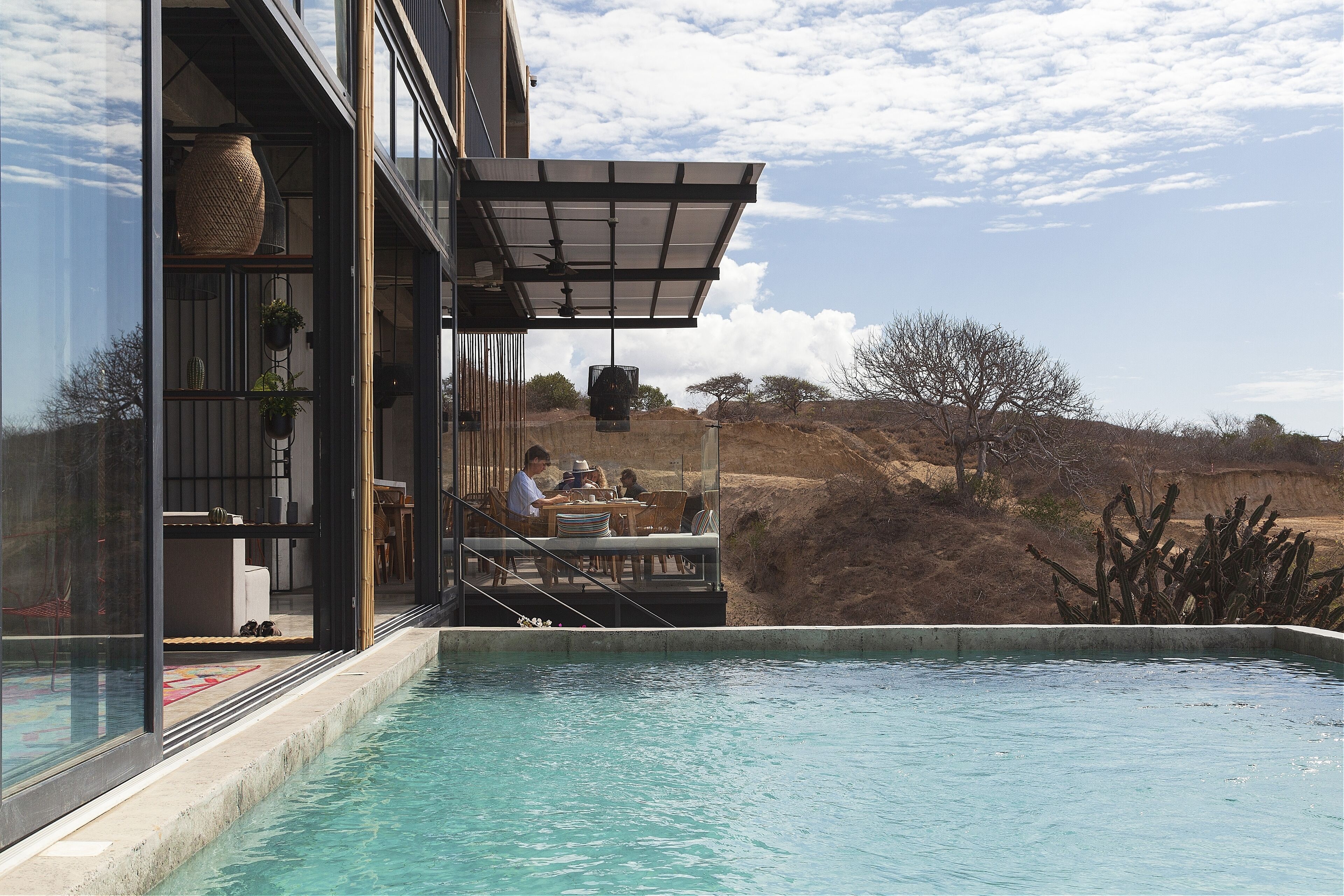 المنشأة من الخارج