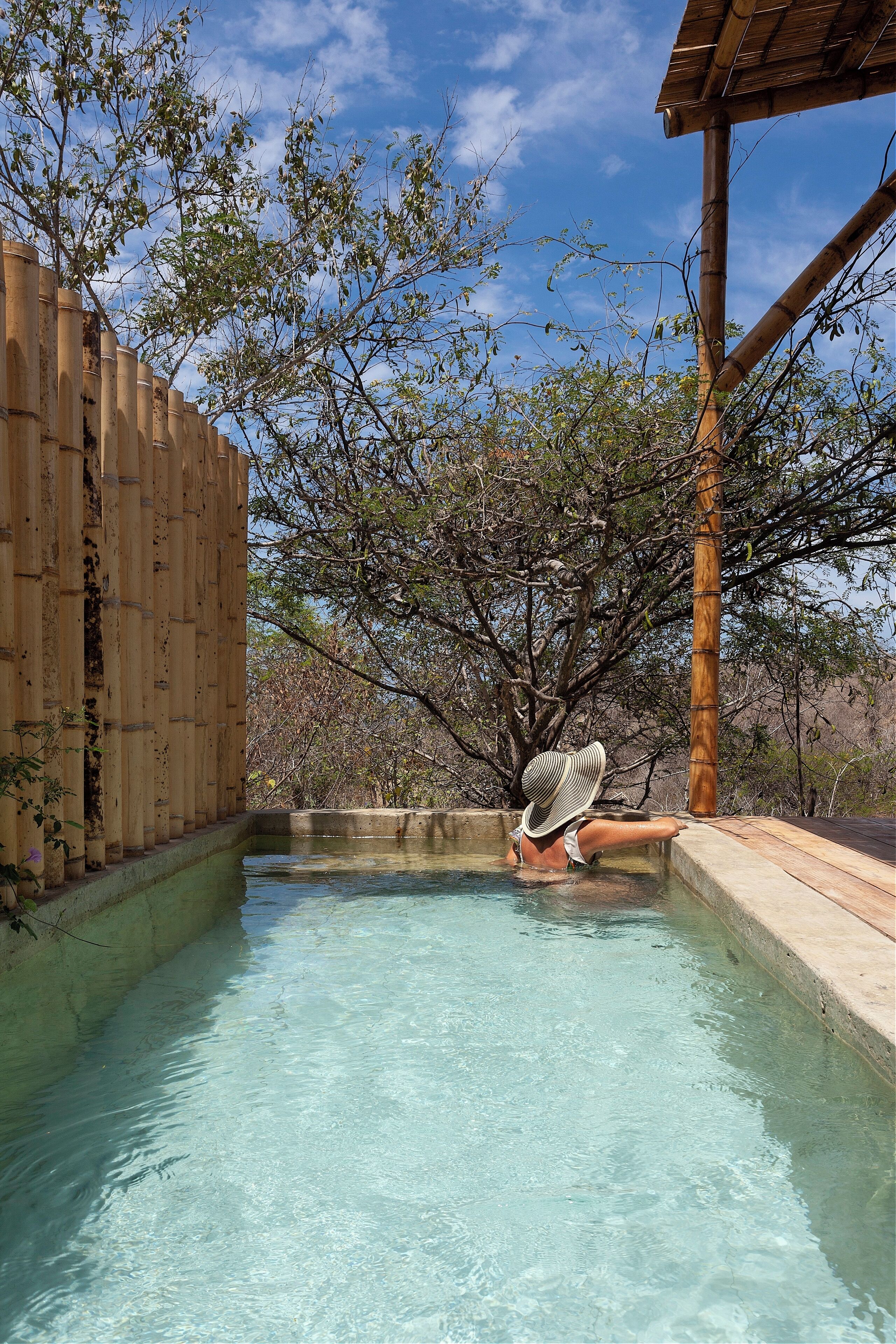 حمّام سباحة خارجي