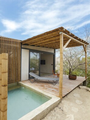 Minibar, in-room safe, free WiFi, bed sheets - Eolia Sustainable Design Hotel (Manta)