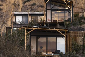 Minibar, in-room safe, free WiFi, bed sheets - Eolia Sustainable Design Hotel (Manta)