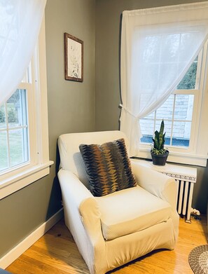 TV - Getaway Near Mass MoCA, Great Hiking, Scenic Views (Stamford)