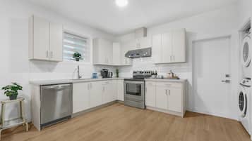 Micro-ondes, four, plaque de cuisson, lave-vaisselle