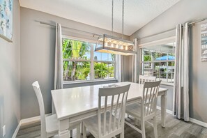 Dining - Tropical 4 Bed Pool Home Min to Beaches! Available Now (Largo)