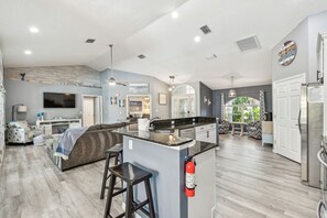 Smart TV - Tropical 4 Bed Pool Home Min to Beaches! Available Now (Largo)