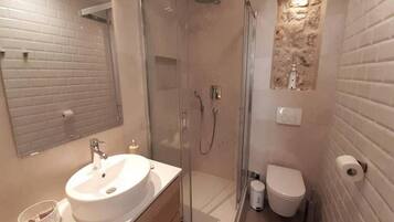 Bathtub, hair dryer, towels