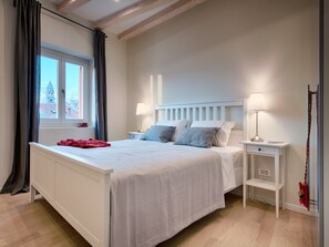 5 soverom, strykejern/-brett, wi-fi og sengetøy