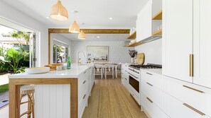 Kühlschrank, Ofen, Herdplatte, Geschirrspüler