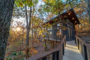 المنطقة المحيطة بالمنشأة