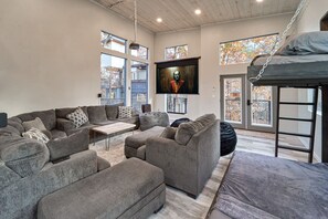 تلفزيون ذكي، ألعاب فيديو، ستيريو