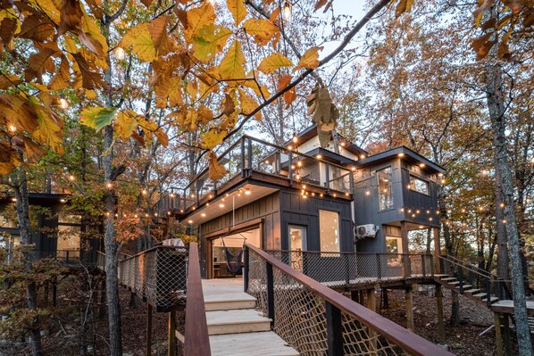 المنشأة من الخارج