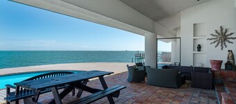 Casa De Playa ~ Paradise Located in Key Allegro!