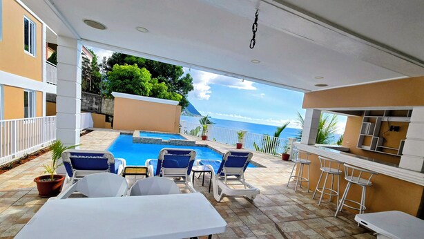 Outdoor dining - Lovely 2-Bedroom Apartment, Shared Outdoor Pool, 10 minutes walk to downtown  (Roseau)