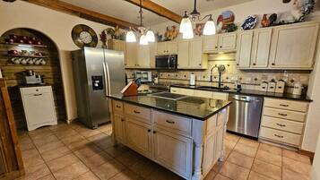 冰箱、微波炉、烤箱、炉灶