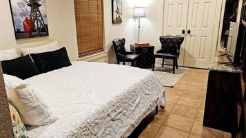 3 chambres, bureau, fer et planche Ă repasser, lit parapluie