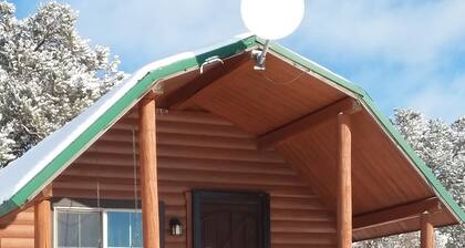 Comfy cabin for two close to Grand Canyon and many Northern Arizona attractions