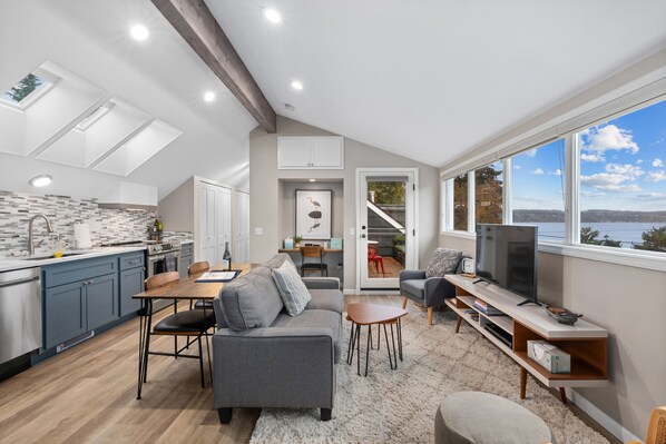 Smart TV, DVD player