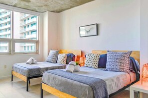 2 bedrooms, iron/ironing board, WiFi, bed sheets - City View | Free Parking | Prime Location (Miami)