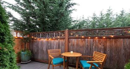 Cozy Bungalow in Beautiful Neighborhood