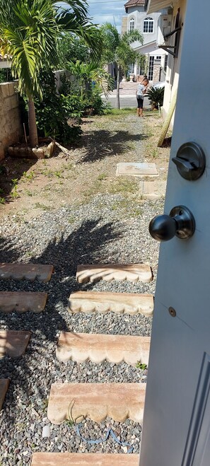 المنطقة المحيطة بالمنشأة