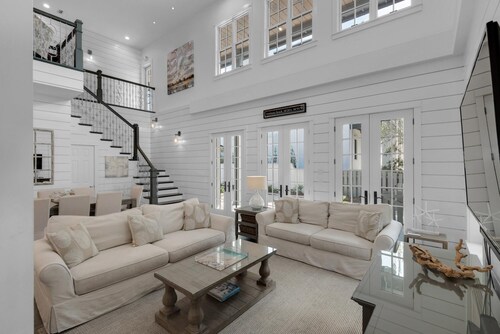 PRIVATE BEACH ACCESS-Private Pool-4 Bikes-Private Parking 4 Bedrooms Sleeps 10