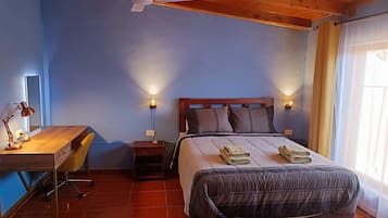 Individually furnished, desk, laptop workspace, free WiFi