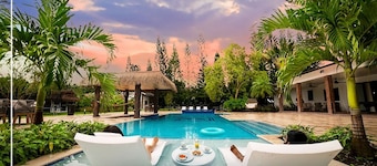 Luxury 7BR Miami Stay w/ Pool, Spa + Pickleball