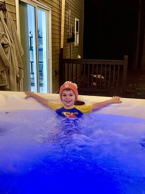 Terrace/patio - Hot Tub, Fire Pit, Heated Floors PlayStation 4 and More (Tobyhanna)