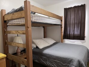 Individually decorated, individually furnished, free WiFi, bed sheets - Musky Joes Twin Pines Resort (Hayward)