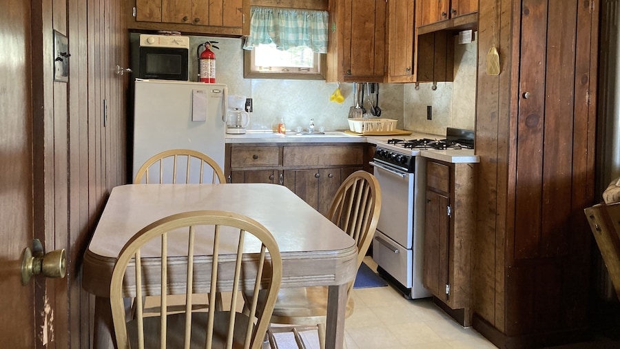 Musky Joes Twin Pines Resort