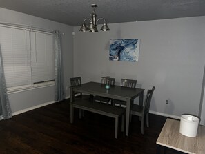 Dining - Fun, relaxing 5 bedroom home with free parking (San Antonio)