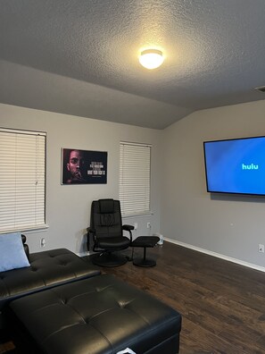 Interior - Fun, relaxing 5 bedroom home with free parking (San Antonio)