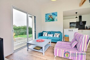 Tv och ett bordtennisbord