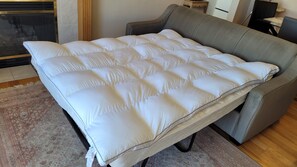 2 室のベッドルーム、デスク、アイロン / アイロン台、旅行用ベビーベッド