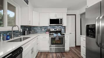 Coffee/tea maker, fridge, microwave, oven