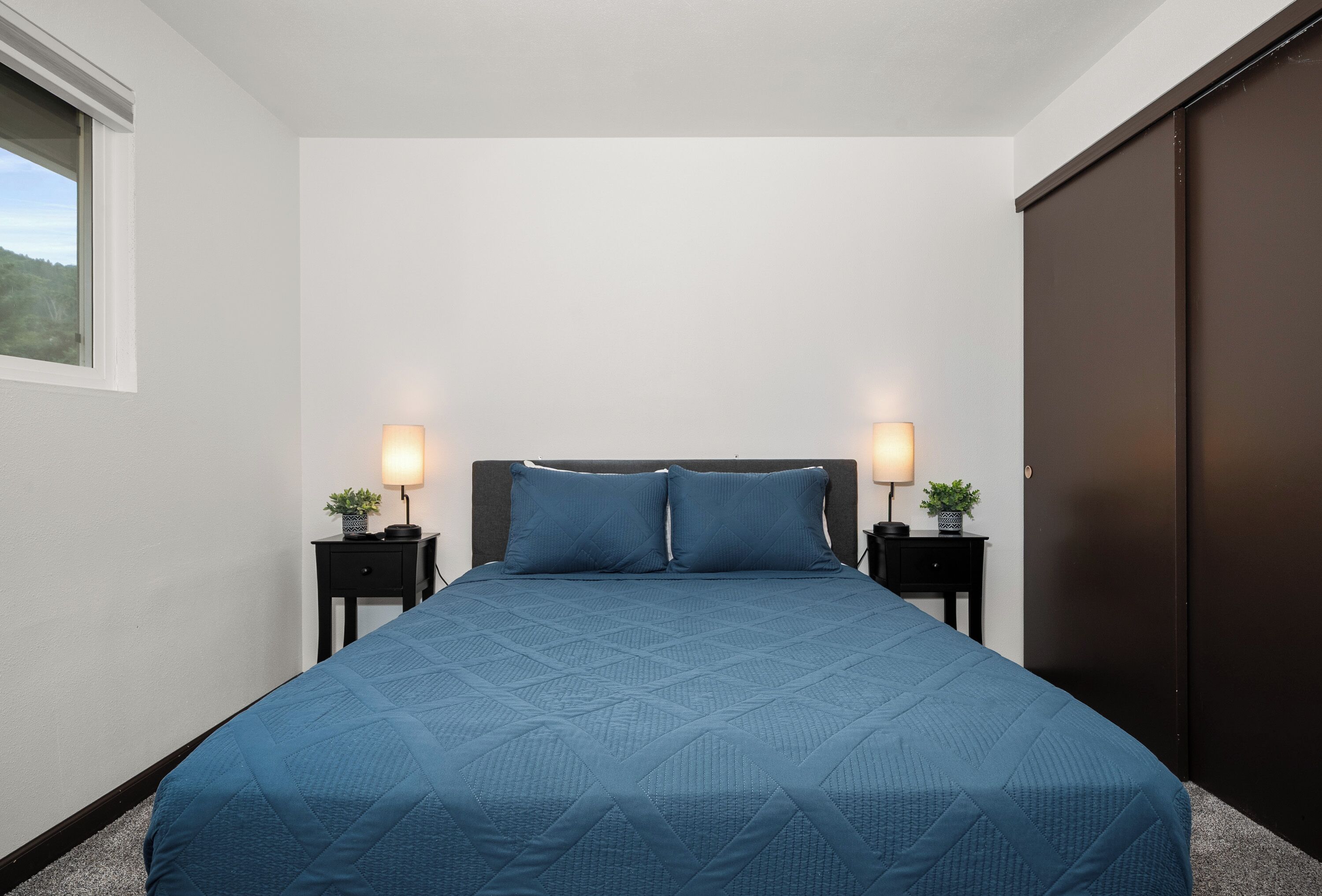 4 slaapkamers, een bureau, gratis wifi, beddengoed